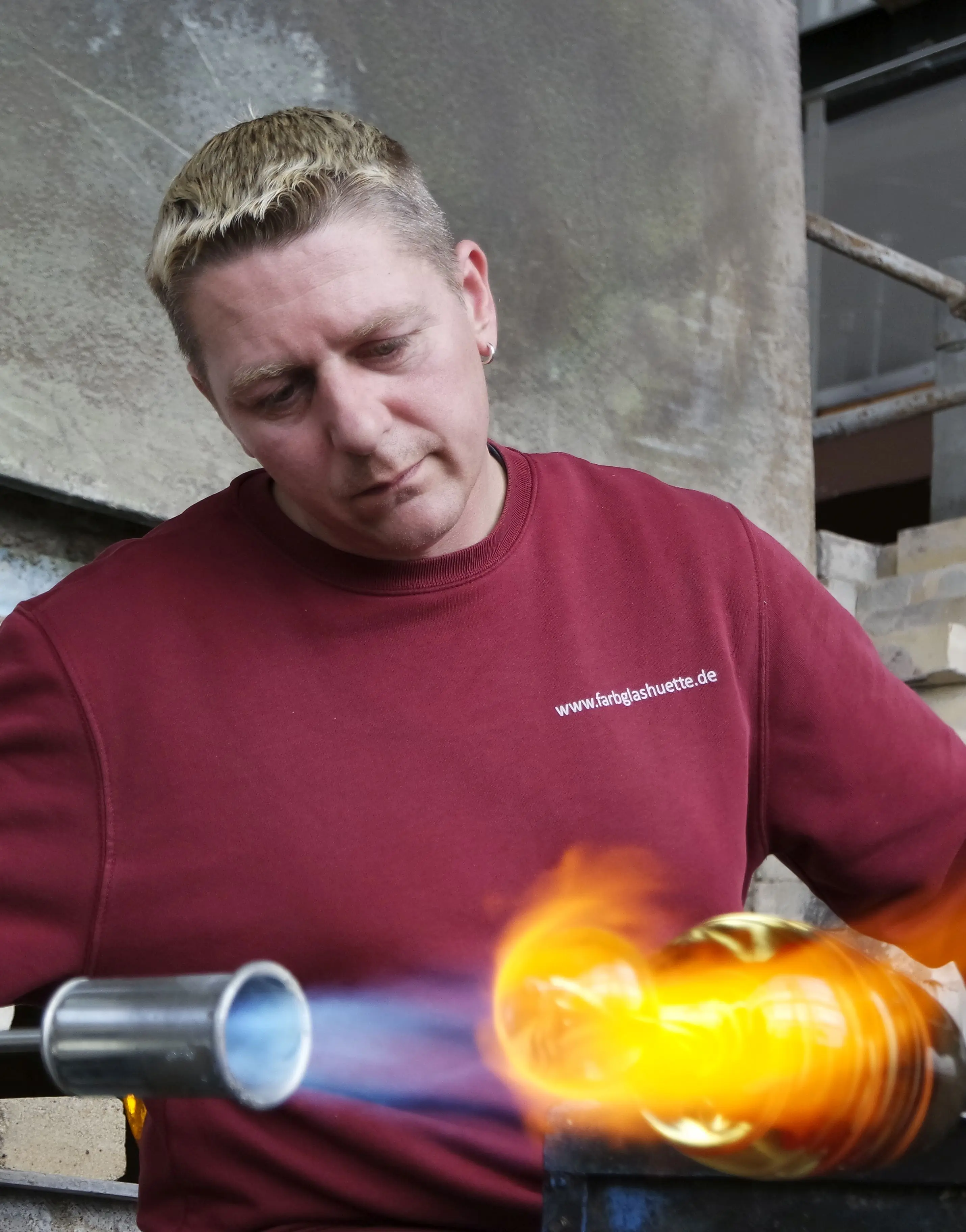 Ricardo Scholz Portrait am Glashüttenofen